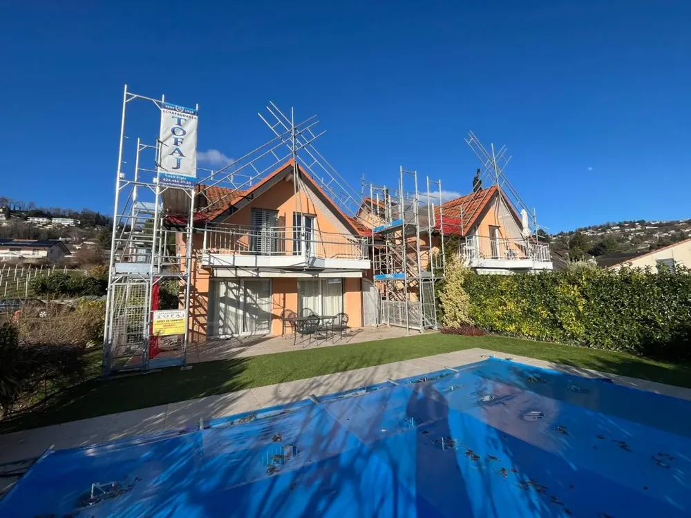 Villa avec piscine et échafaudage TOFAJ, Suisse romande